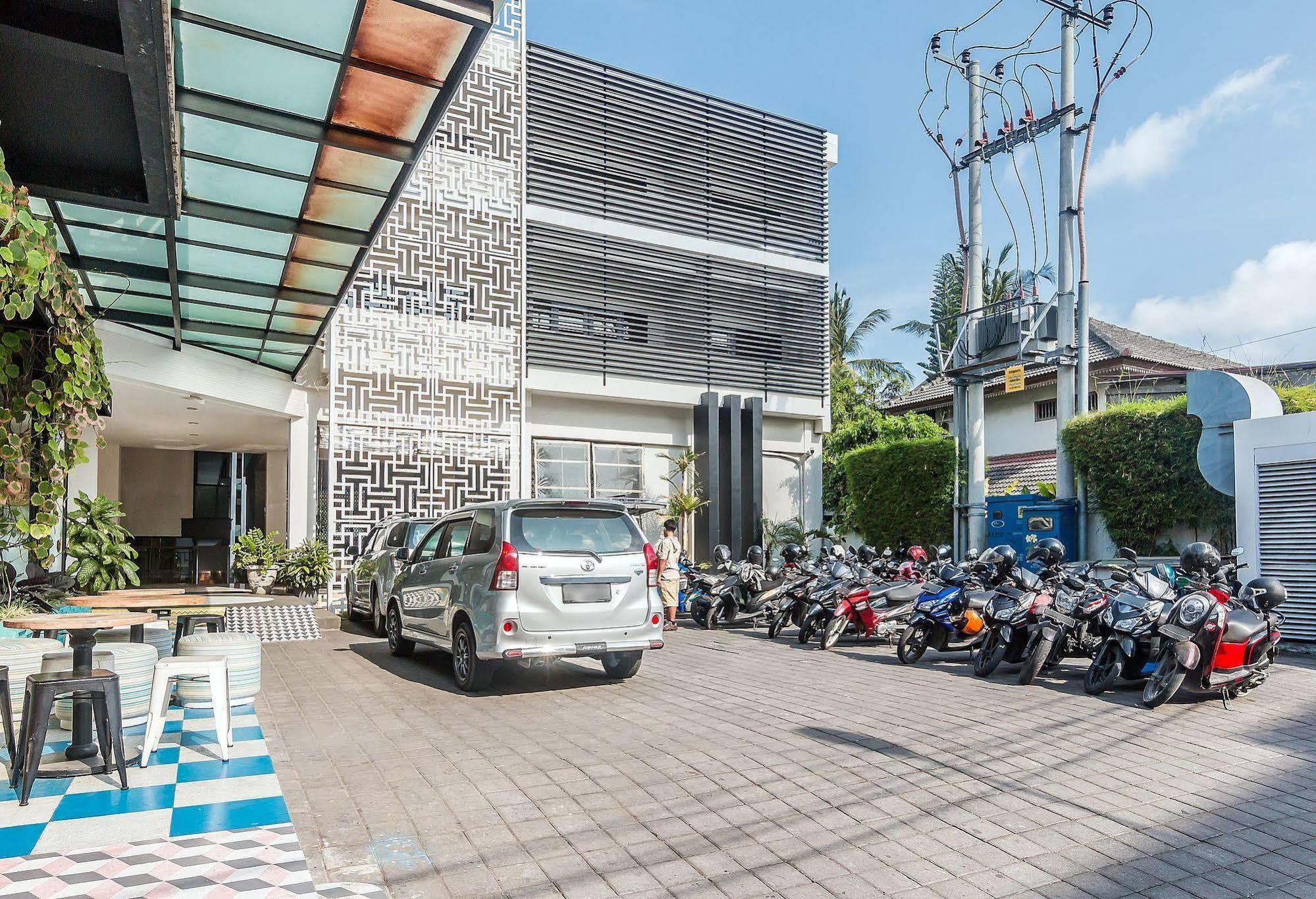 Zen Rooms Kuta Beach Poppies Lane Ngoại thất bức ảnh