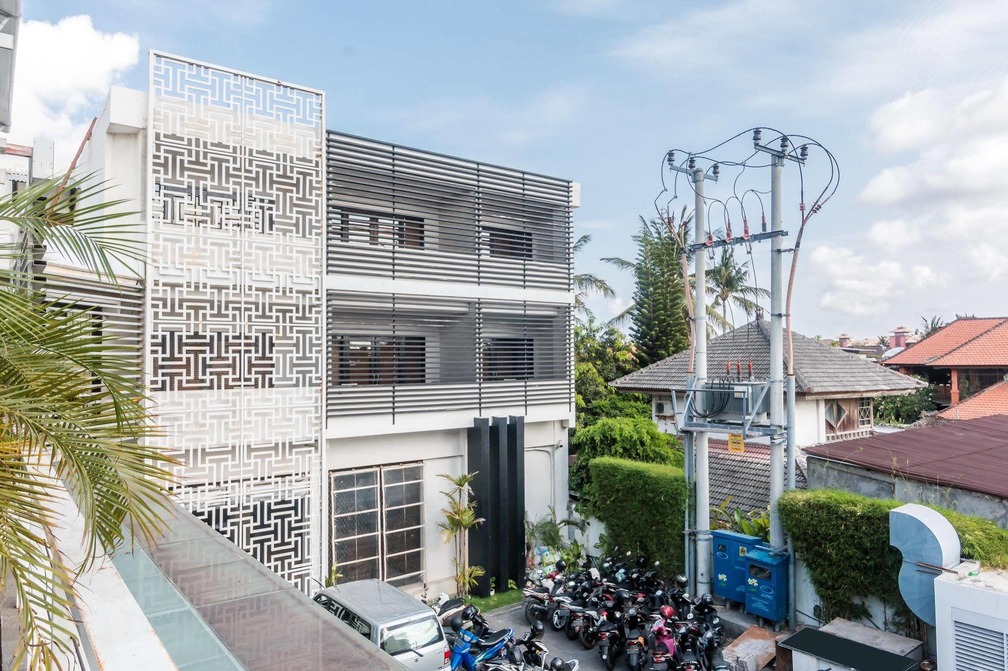 Zen Rooms Kuta Beach Poppies Lane Ngoại thất bức ảnh