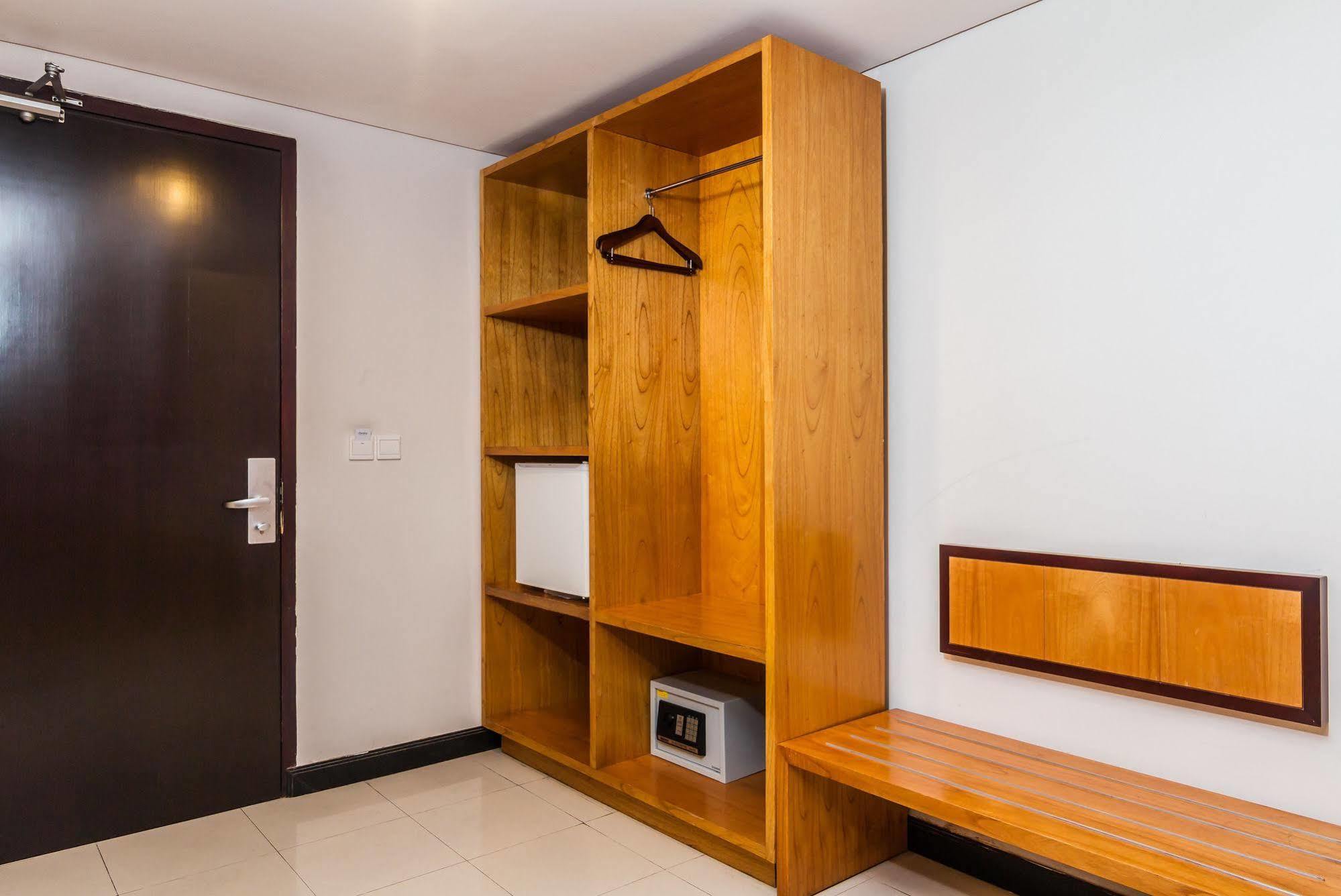 Zen Rooms Kuta Beach Poppies Lane Ngoại thất bức ảnh
