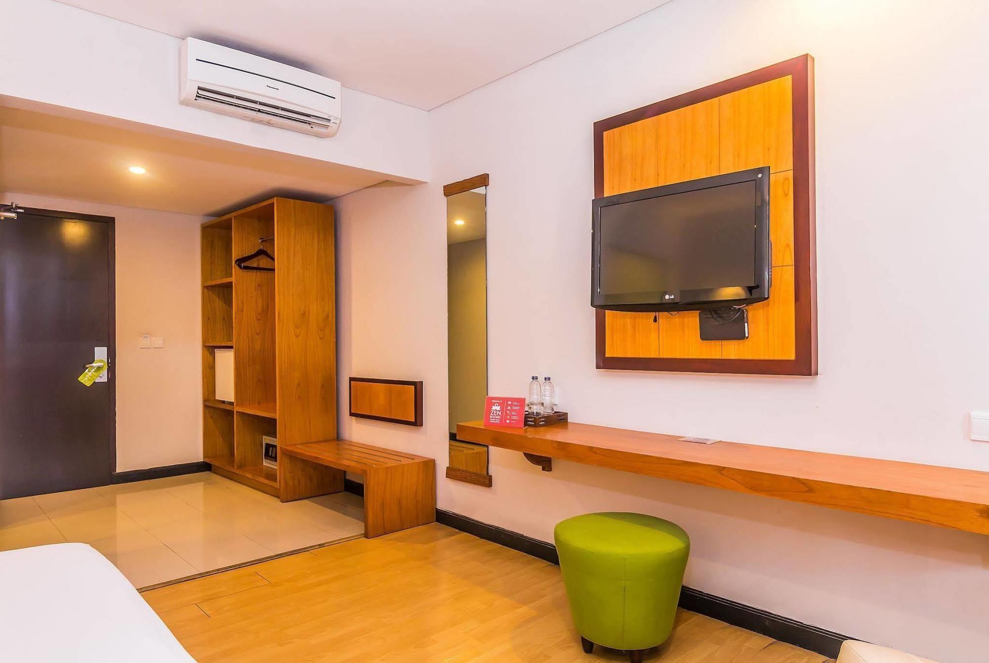 Zen Rooms Kuta Beach Poppies Lane Ngoại thất bức ảnh