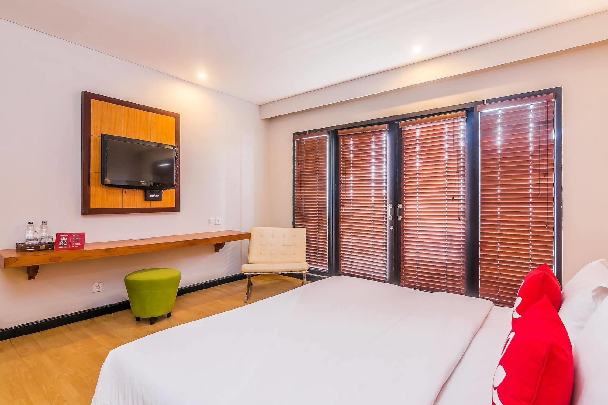 Zen Rooms Kuta Beach Poppies Lane Ngoại thất bức ảnh
