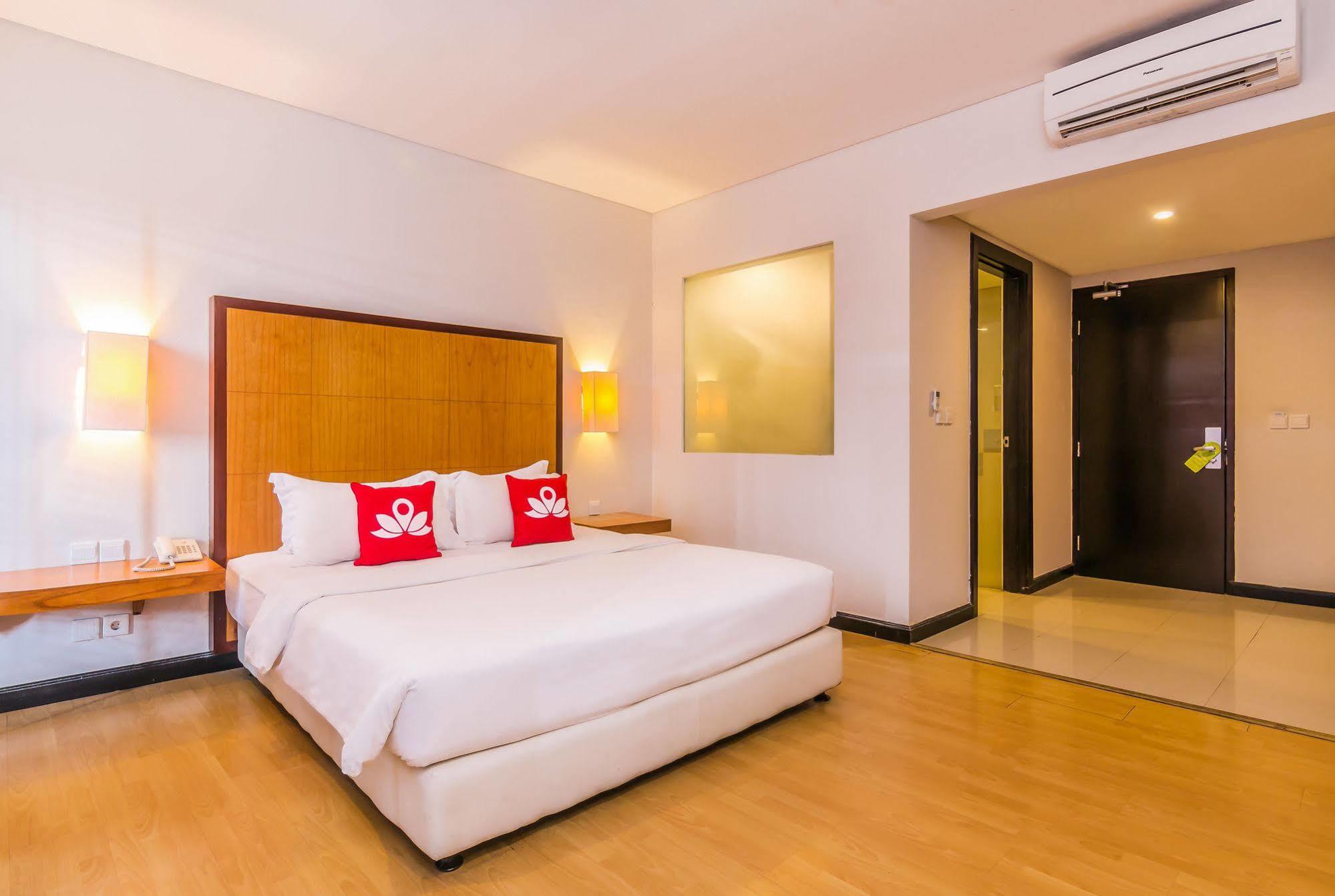 Zen Rooms Kuta Beach Poppies Lane Ngoại thất bức ảnh