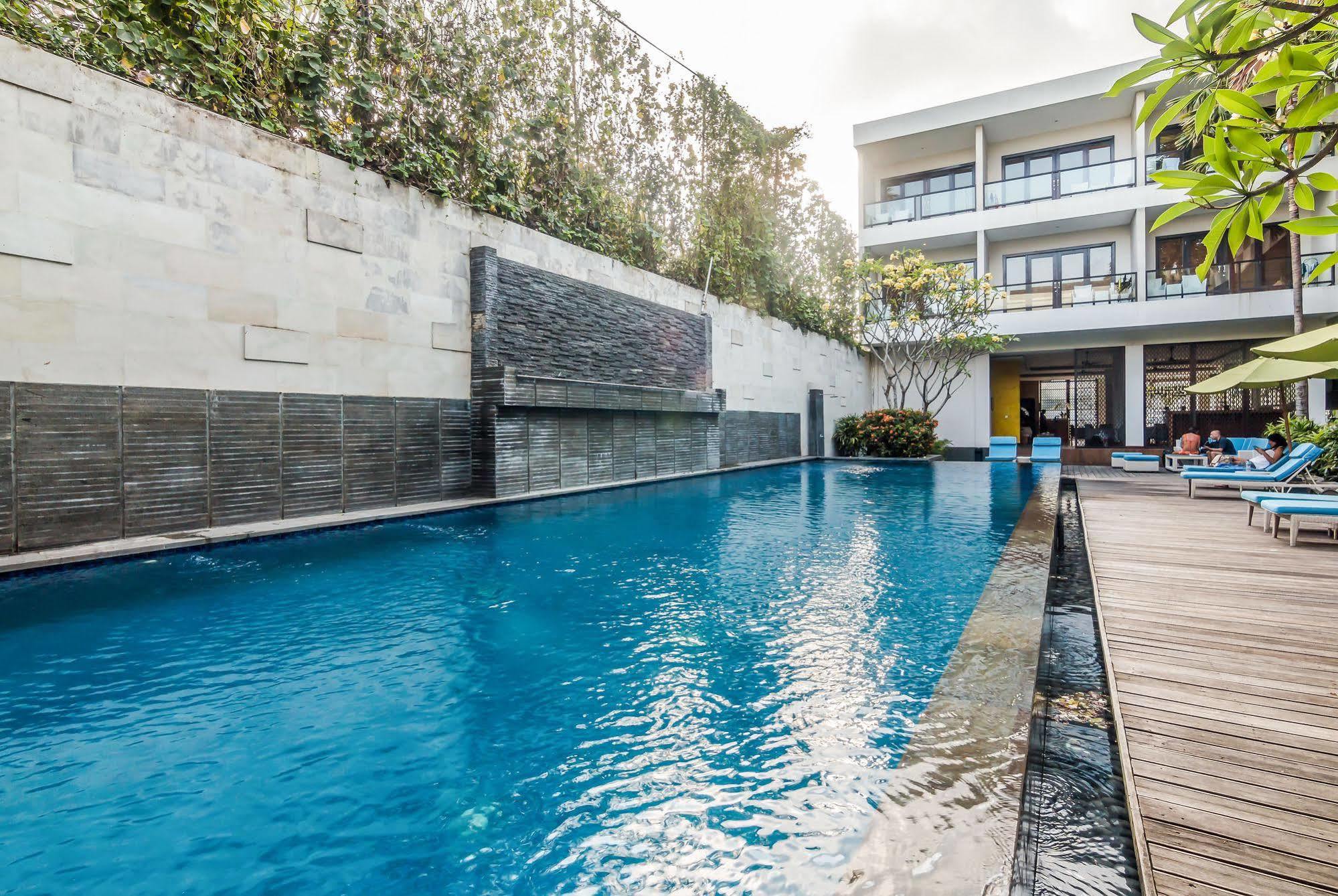 Zen Rooms Kuta Beach Poppies Lane Ngoại thất bức ảnh