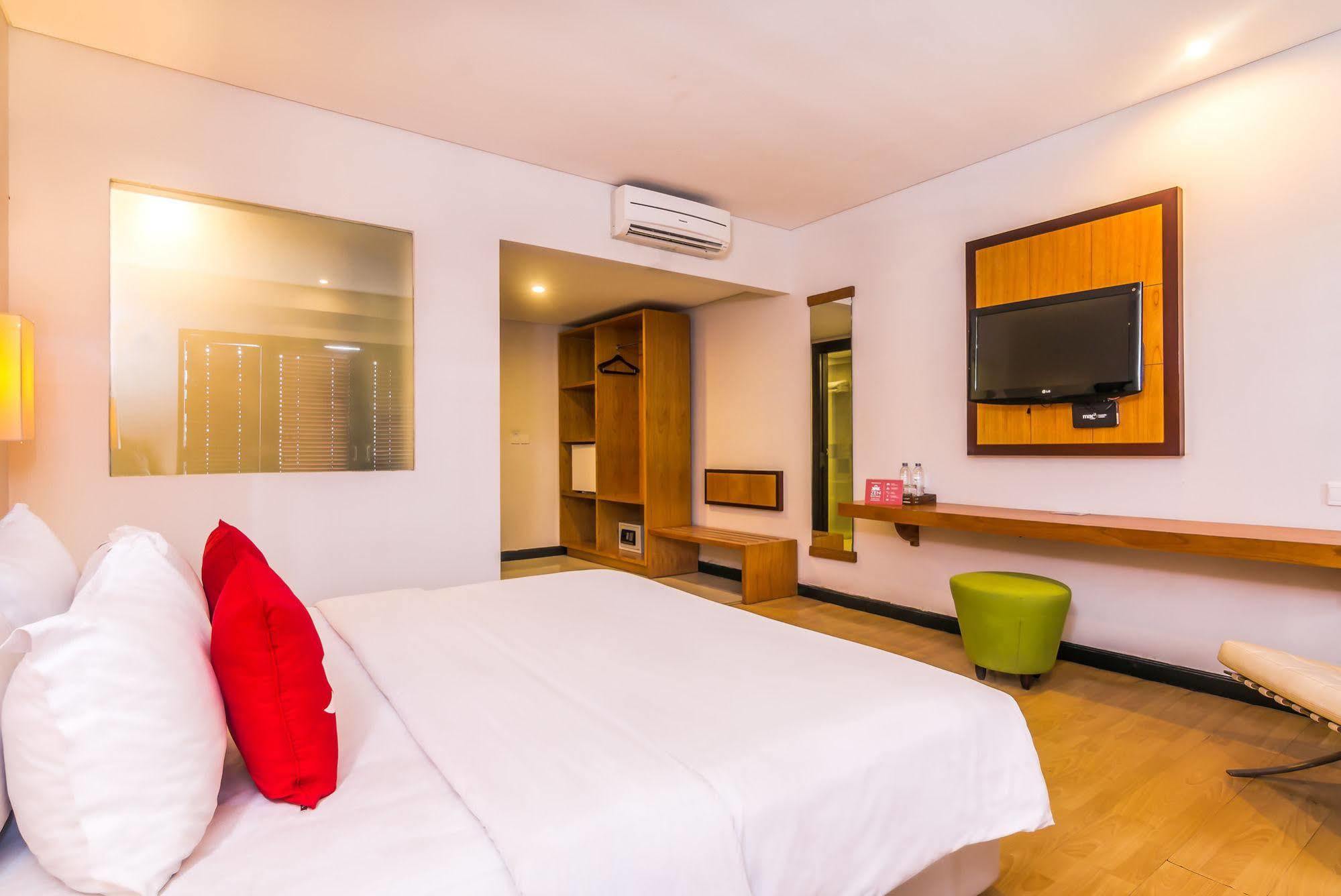 Zen Rooms Kuta Beach Poppies Lane Ngoại thất bức ảnh