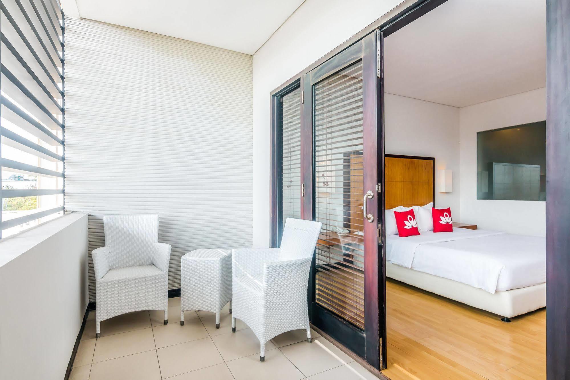 Zen Rooms Kuta Beach Poppies Lane Ngoại thất bức ảnh